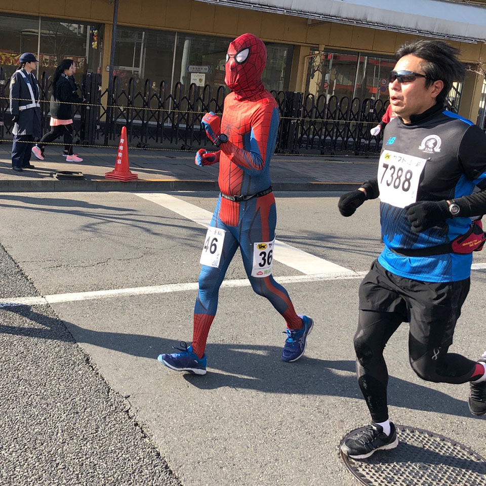 スパイダーマンのコスプレランナー